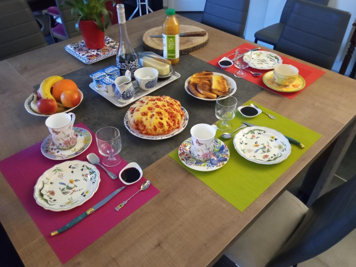 Chantilly ,Petit Dejeuner Et Table D'Hotes Possible Noyers  Ngoại thất bức ảnh