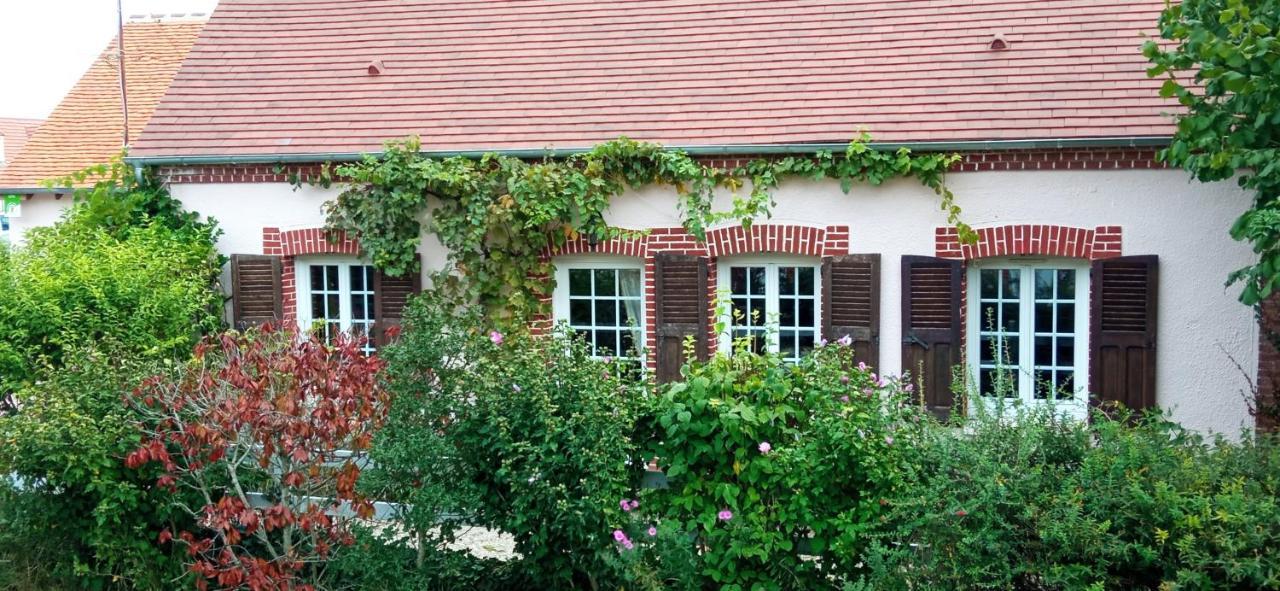 Chantilly ,Petit Dejeuner Et Table D'Hotes Possible Noyers  Ngoại thất bức ảnh