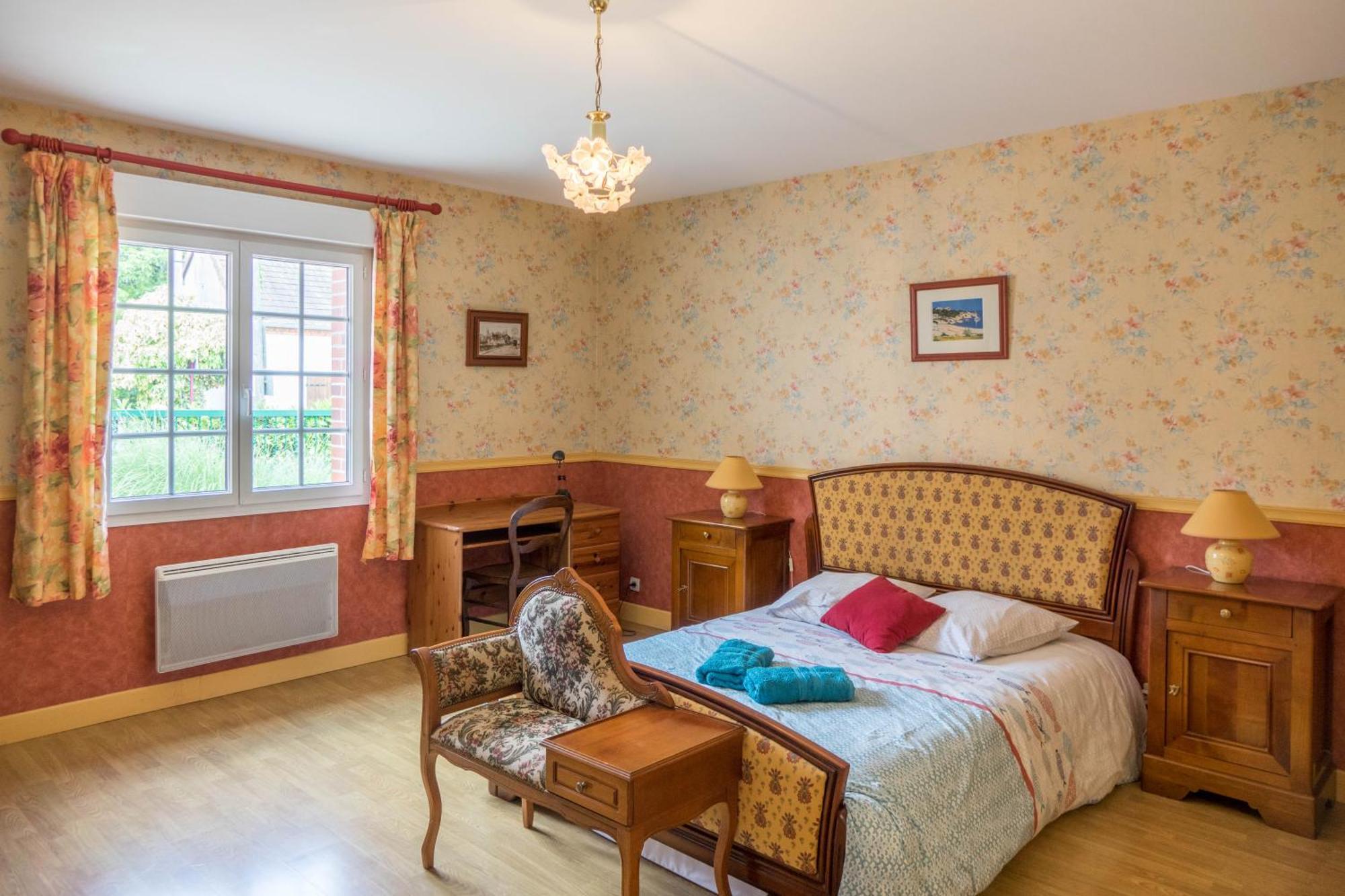Chantilly ,Petit Dejeuner Et Table D'Hotes Possible Noyers  Ngoại thất bức ảnh
