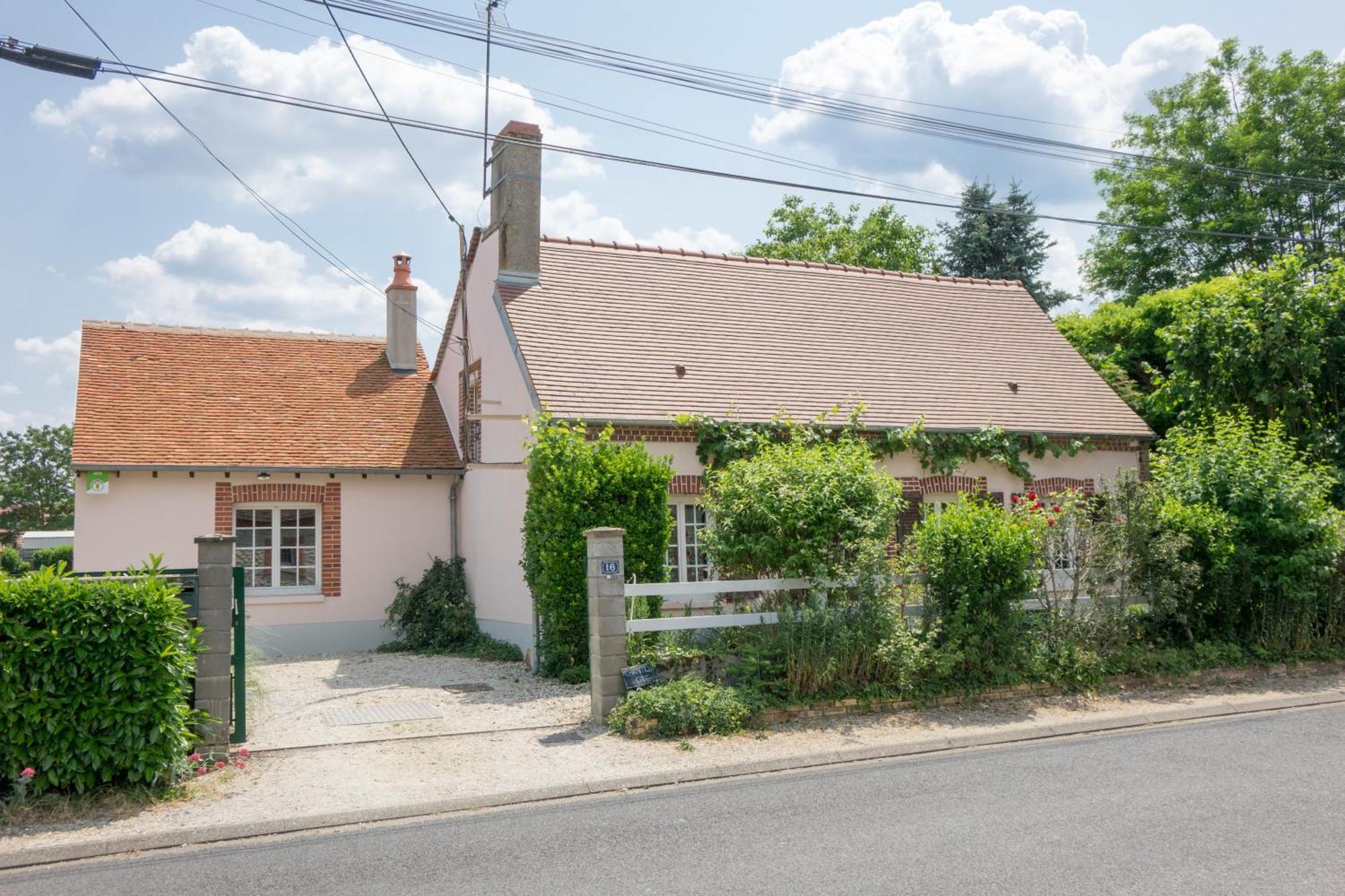 Chantilly ,Petit Dejeuner Et Table D'Hotes Possible Noyers  Ngoại thất bức ảnh