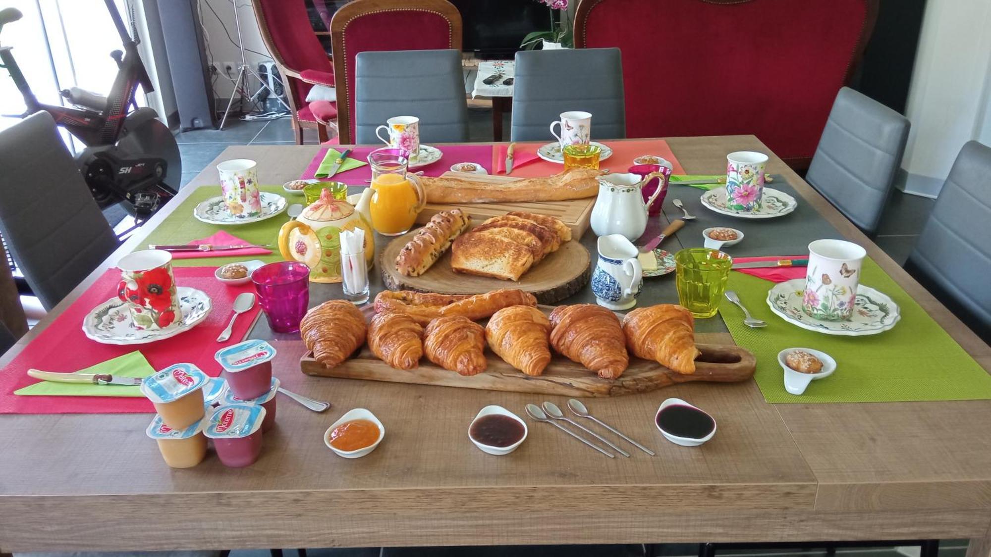 Chantilly ,Petit Dejeuner Et Table D'Hotes Possible Noyers  Ngoại thất bức ảnh