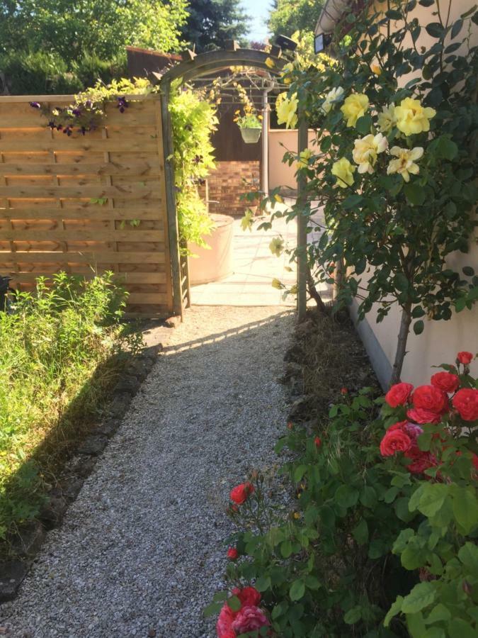 Chantilly ,Petit Dejeuner Et Table D'Hotes Possible Noyers  Ngoại thất bức ảnh